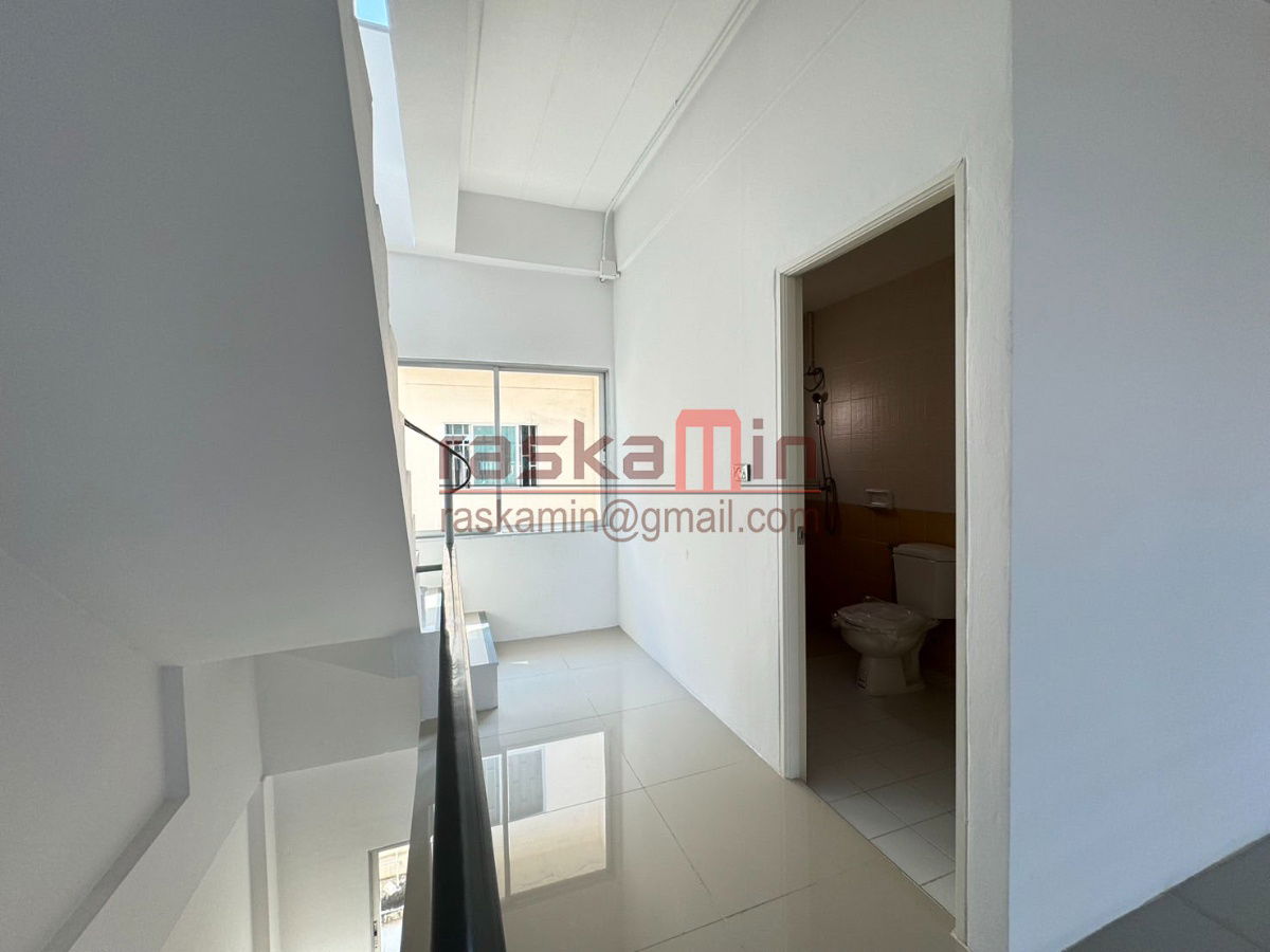 picture For Sale: 4-Storey Building on Thep Prasit Road, Pattaya - 13/14