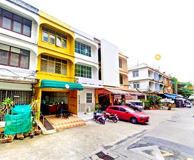 อาคารพาณิชย์ให้เช่า : 6นอน สุขุมวิท 52-54-56 BTS อ่อนนุช 600 ม.ให้เช่าอาคาร 3ชั้น 20ตร.วา. 240ตร.ม. ย่านสุขุมวิท รร. นานาชาติเวลส์ 500 ม. ตลาดพระโขนง 1.2 กม.