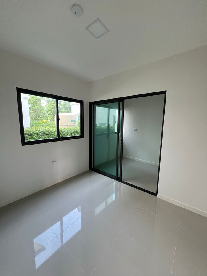 รูป บ้านเดี่ยว 4 นอน 4 น้ำ แปลงมุมถนนเมน ทิศใต้ บ้านเลขที่มงคล 125/9 - รูปที่ 10/14
