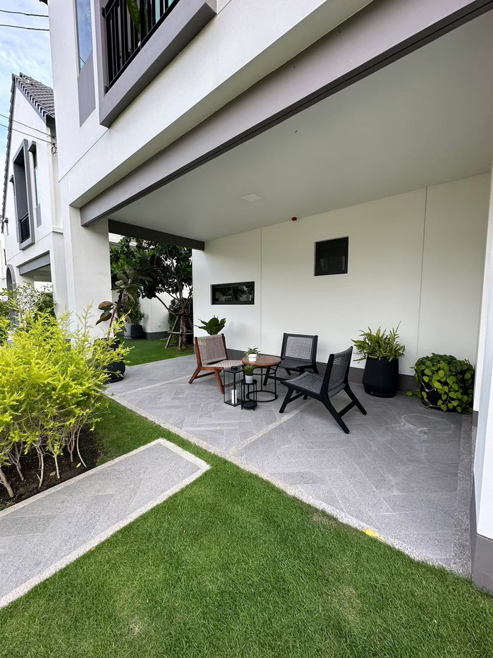 รูป ขายบ้านเดี่ยวแบบ Daisy | บ้านตัวอย่าง ทำเลต้นโครงการ | โครงการสราญสิริ บางนา พร้อมตกแต่งครบ เฟอร์นิเจอร์พรีเมียม พร้อมอยู่ทันที - รูปที่ 2/16