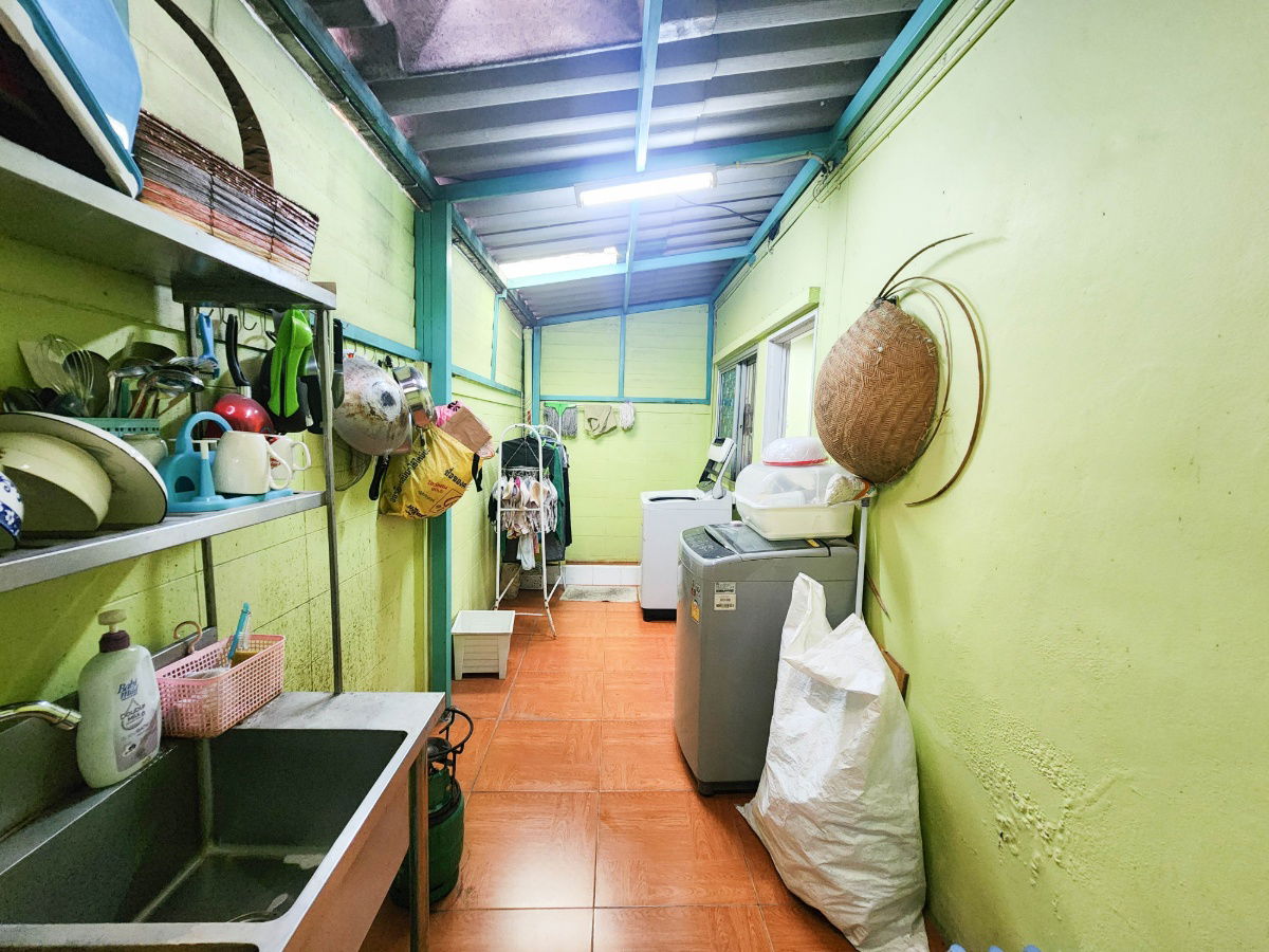 รูป ทั้งสงบแถมสะดวก! ขาย ทาวน์โฮม 2 ชั้น หมู่บ้านสินทวี พุทธสาคร กระทุ่มแบน เนื้อที่ 21 ตารางวา 3 ห้องนอน 3 ห้องน้ำ ต่อเติมเต็มพื้นที่ - รูปที่ 6/20