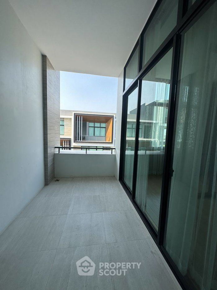 picture 3-BR Townhouse at Nirvana Define Srinakarin-Rama9 in Saphan Sung (ID 2150529) - 9/10