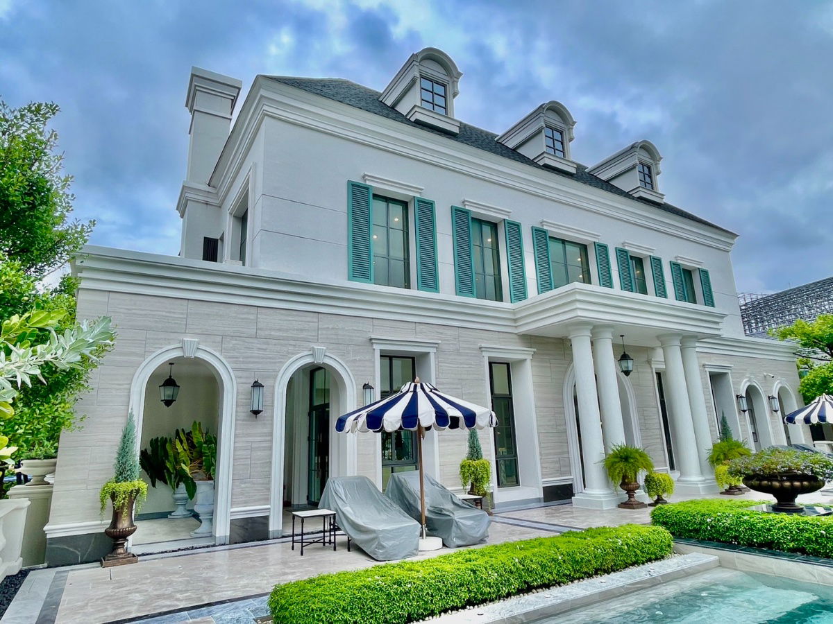 picture  "Setthasiri Ngamwongwan Condominium, located near the city, meets the needs of every family." - 1/8