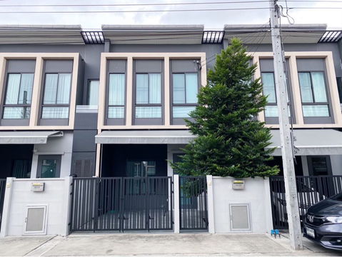 ขายทาวน์เฮาส์ หมู่บ้านพลีโน่ สุขุมวิท-บางนา ใกล้ห้างเมะกะบางนา