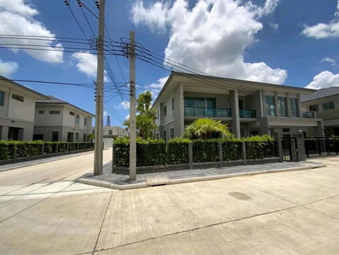 For Rent: Brand-New Luxury 2-Storey Detached House at The Palm Bangna – Wongwaen 📍 Corner Unit Near the Garden and Clubhouse