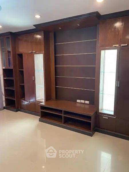 รูป บ้าน 3-ห้องนอน ที่ สิทธารมย์ รีเจนท์ ลาดพร้าว 101 ใน คลองจั่น (ID 2234507) - รูปที่ 2/10