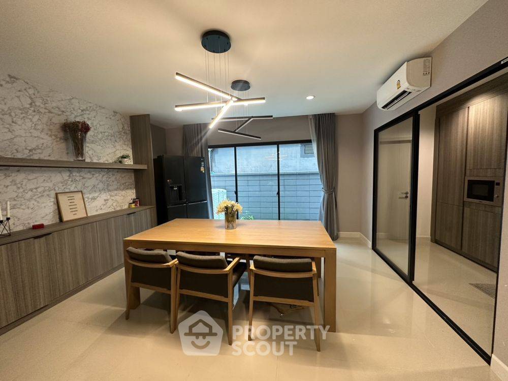picture 3-BR Townhouse at Nirvana Define Srinakarin-Rama9 in Saphan Sung (ID 2150529) - 7/10