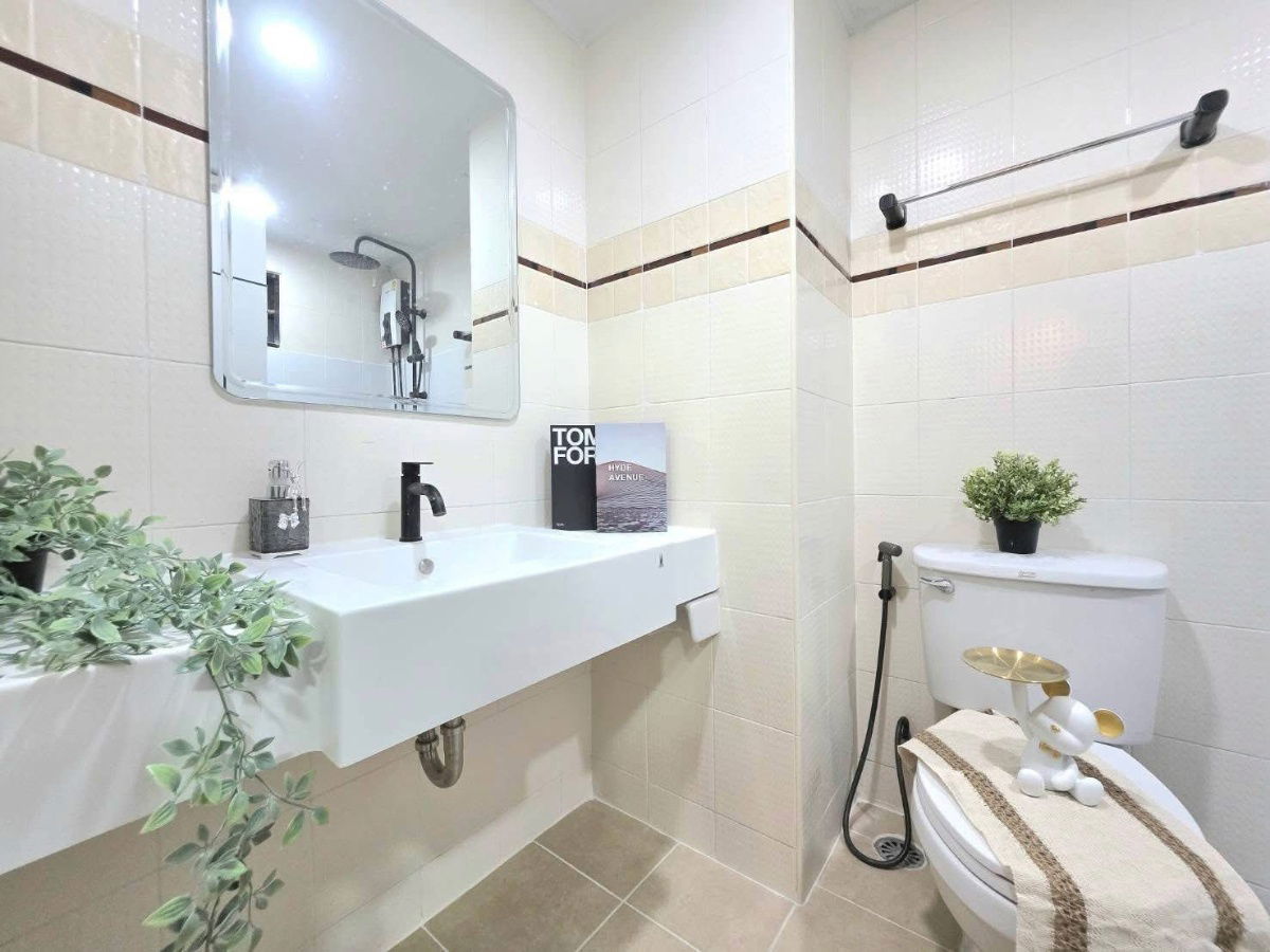 picture 🏙️ Spacious Ready-to-Move-In Condo! Lumpini Place Ratchada-Thapra, Building A, 5th Floor 🚆 Just Minutes from BTS Talat Phlu! - 8/9