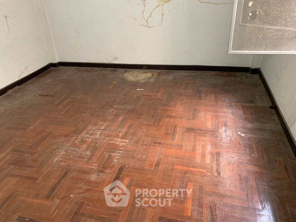 picture 4-BR Townhouse near MRT Fai Chai (ID 2229688) - 16/19