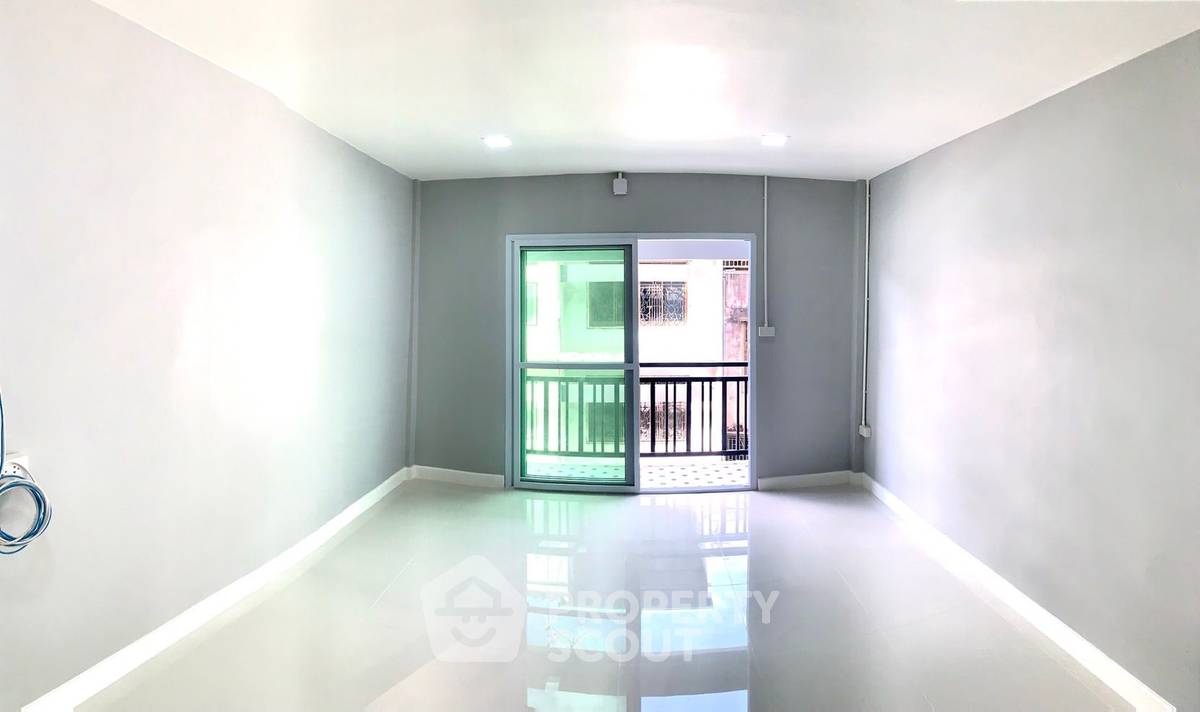 picture 2-BR Townhouse near MRT Bang Yi Khan (ID 2229687) - 27/44