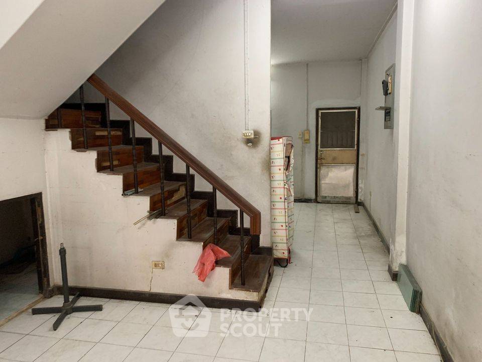 picture 4-BR Townhouse near MRT Fai Chai (ID 2229688) - 6/19