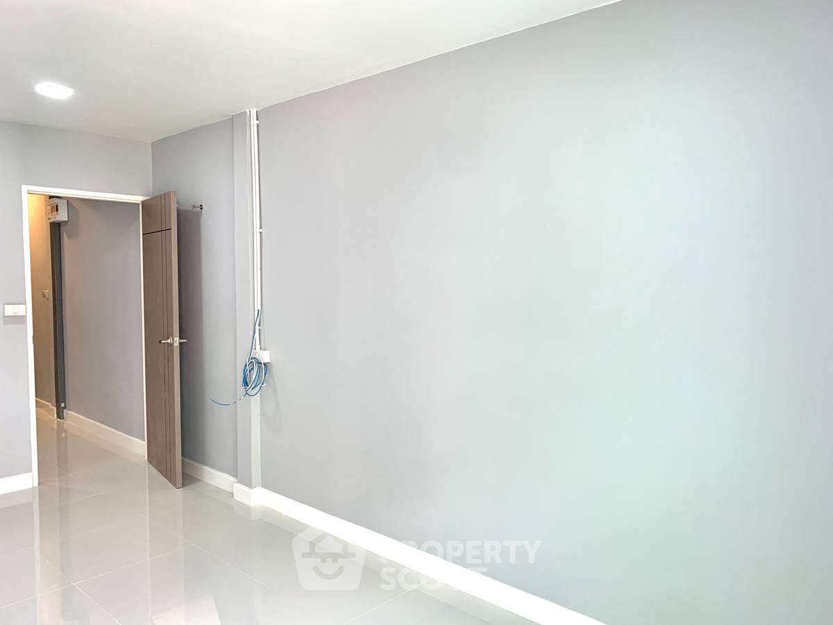 picture 2-BR Townhouse near MRT Bang Yi Khan (ID 2229687) - 29/44