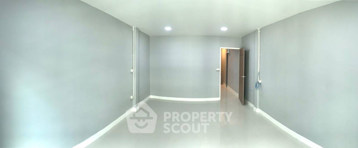 picture 2-BR Townhouse near MRT Bang Yi Khan (ID 2229687) - 28/44