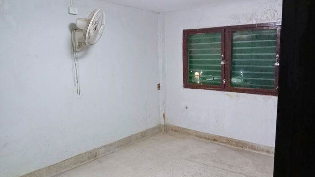 picture MRT SanamChai 800m. Commercial building for rent 1unit 4-storey + 1mezzanine corner unit 33sq.wa. 54 - 5/8