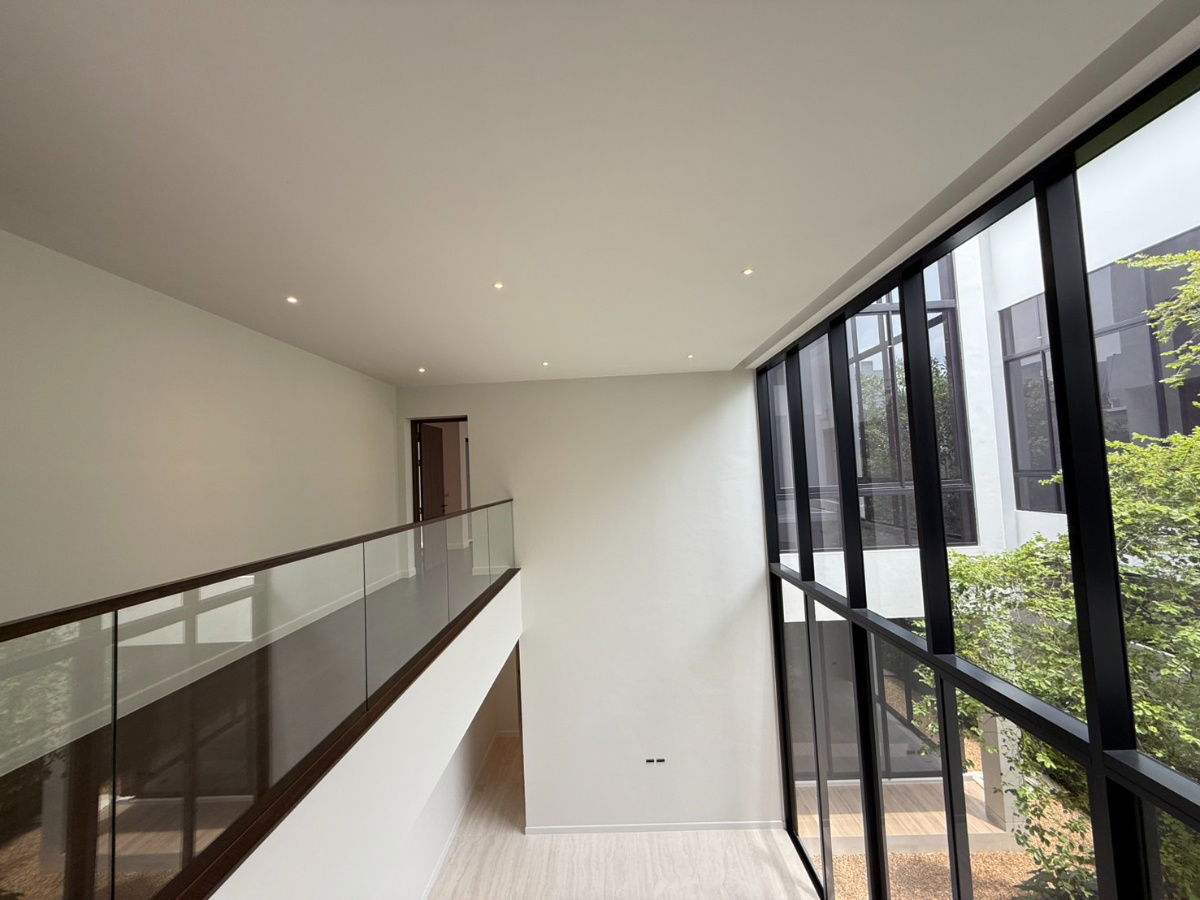 รูป บ้านหรู 3 ชั้น พร้อมลิฟท์ ทำเลกรุงเทพกรีฑา ราคาพิเศษปิดโครงการ  - รูปที่ 13/19