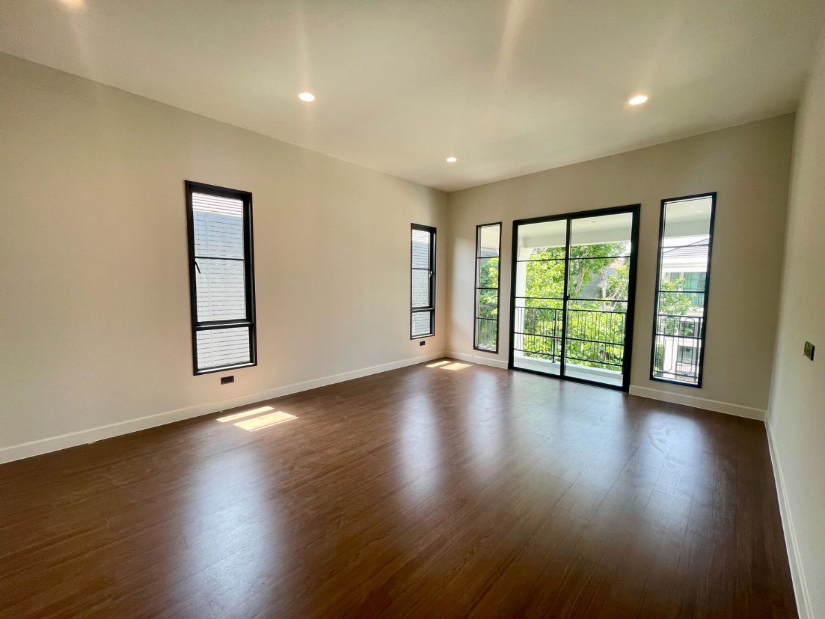 picture If you want a single-family home in a location close to the city, this is the place for you: "Setthasiri Ngamwongwan" - 6/8