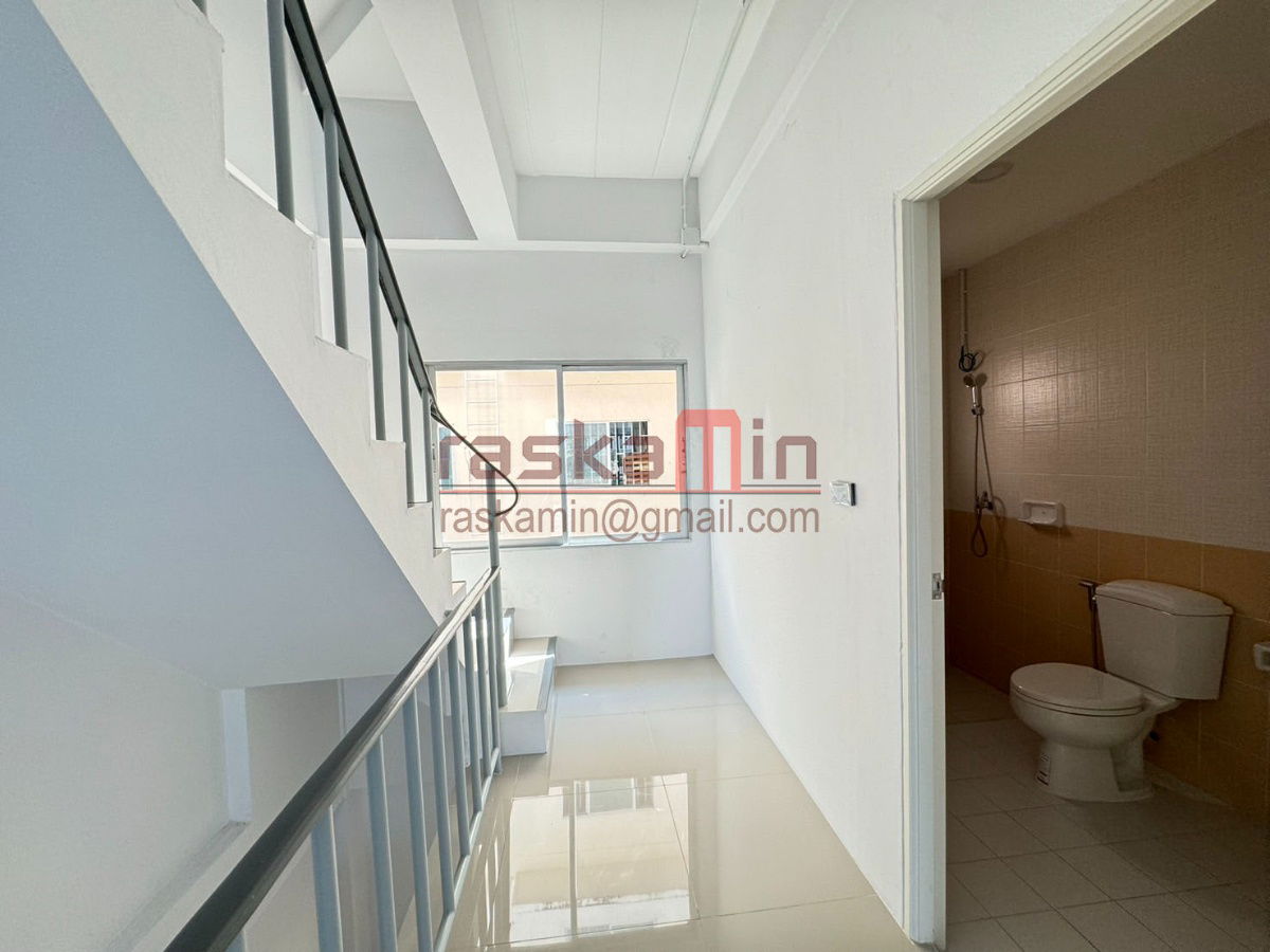 picture For Sale: 4-Storey Building on Thep Prasit Road, Pattaya - 10/14