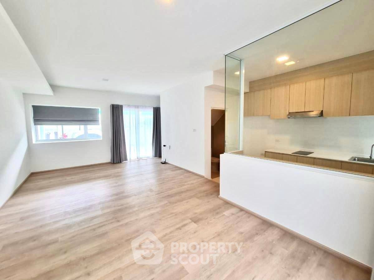 picture 3-BR Townhouse at Indy 2 Bangna-Ramkhamhaeng 2 in Dokmai (ID 2225096) - 3/8