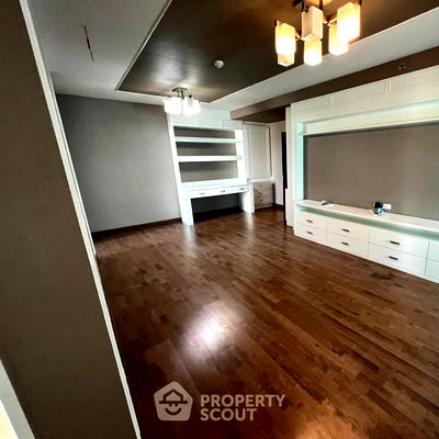 Condos for rent BTS Ekkamai : 2-BR Condo at Supalai Park Ekamai - Thonglor near ARL Ramkhamhaeng (ID 742623)