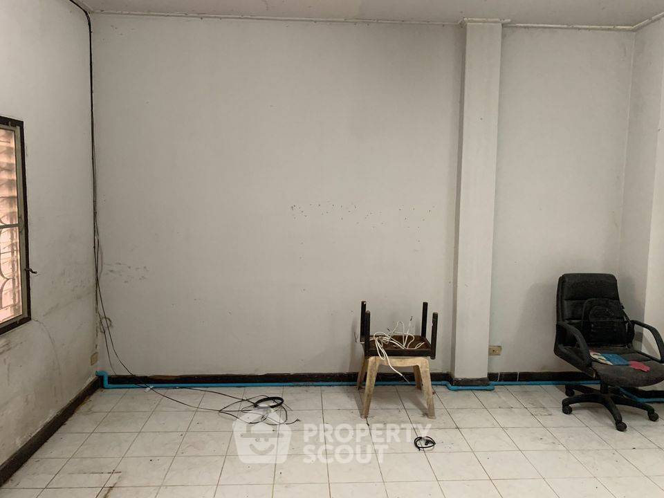 picture 4-BR Townhouse near MRT Fai Chai (ID 2229688) - 5/19
