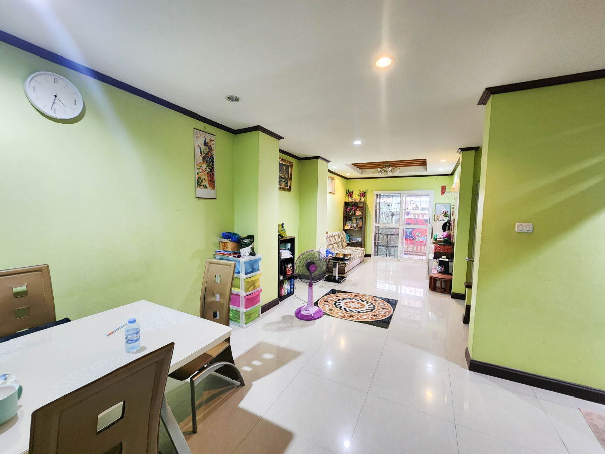 รูป ทั้งสงบแถมสะดวก! ขาย ทาวน์โฮม 2 ชั้น หมู่บ้านสินทวี พุทธสาคร กระทุ่มแบน เนื้อที่ 21 ตารางวา 3 ห้องนอน 3 ห้องน้ำ ต่อเติมเต็มพื้นที่ - รูปที่ 8/20