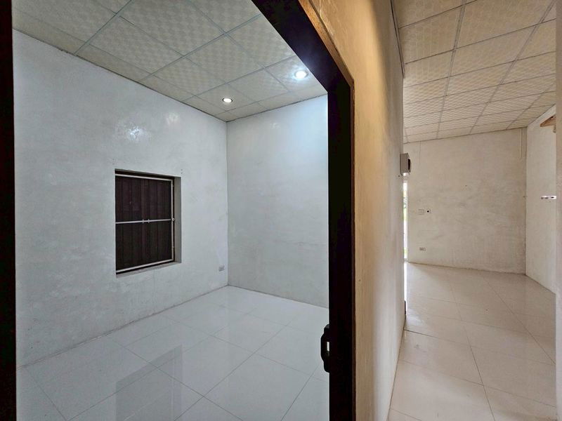 picture House for rent in Rayong, ready to move in, good location for business, next to concrete road, 4,000 baht per month. - 7/10