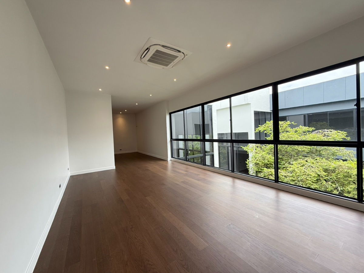 รูป บ้านหรู 3 ชั้น พร้อมลิฟท์ ทำเลกรุงเทพกรีฑา ราคาพิเศษปิดโครงการ  - รูปที่ 16/19