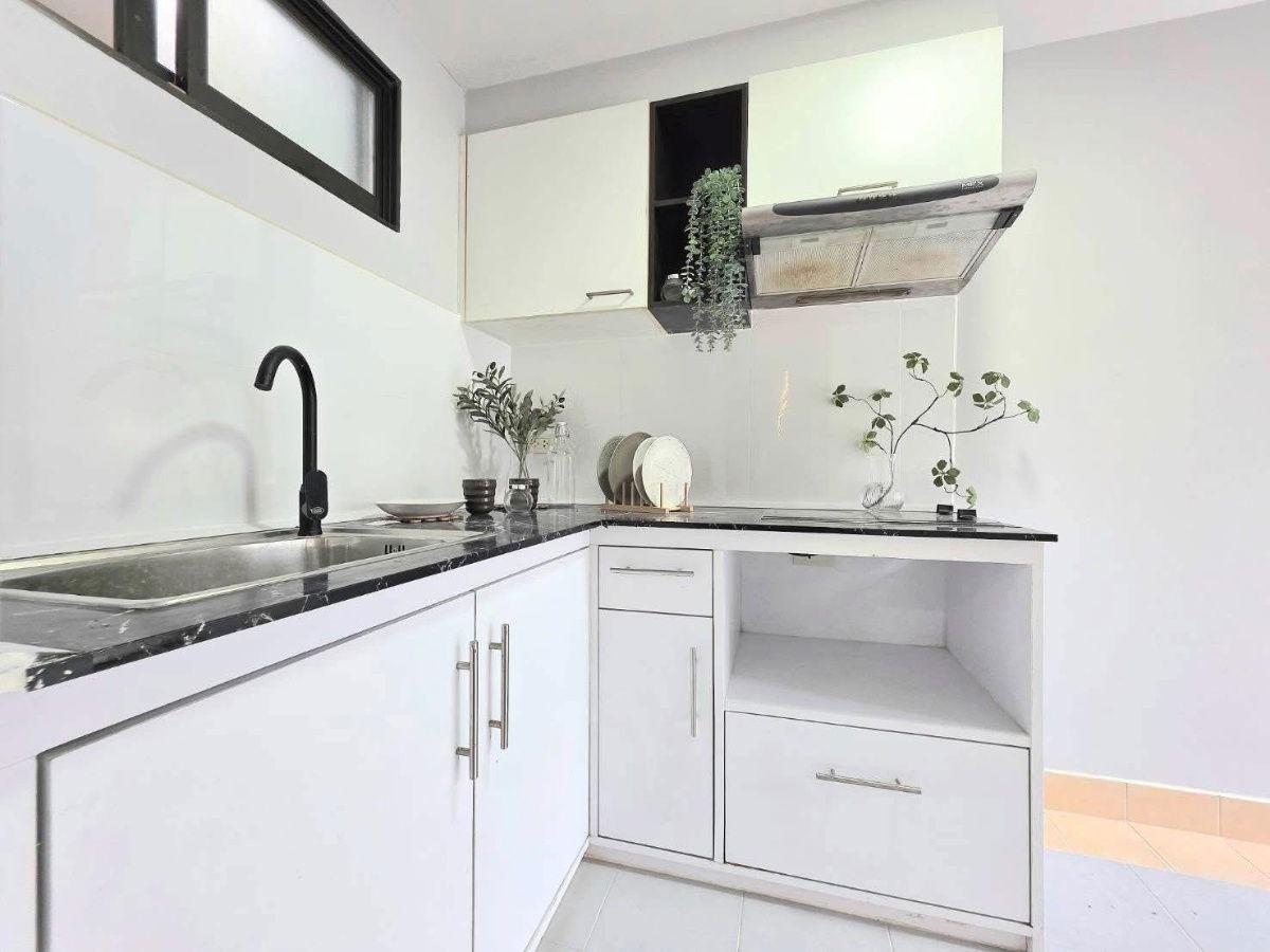 picture 🏙️ Spacious Ready-to-Move-In Condo! Lumpini Place Ratchada-Thapra, Building A, 5th Floor 🚆 Just Minutes from BTS Talat Phlu! - 7/9