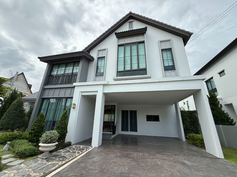 บ้านเดี่ยว พร้อมตกแต่ง ที่ดินใหญ่ 