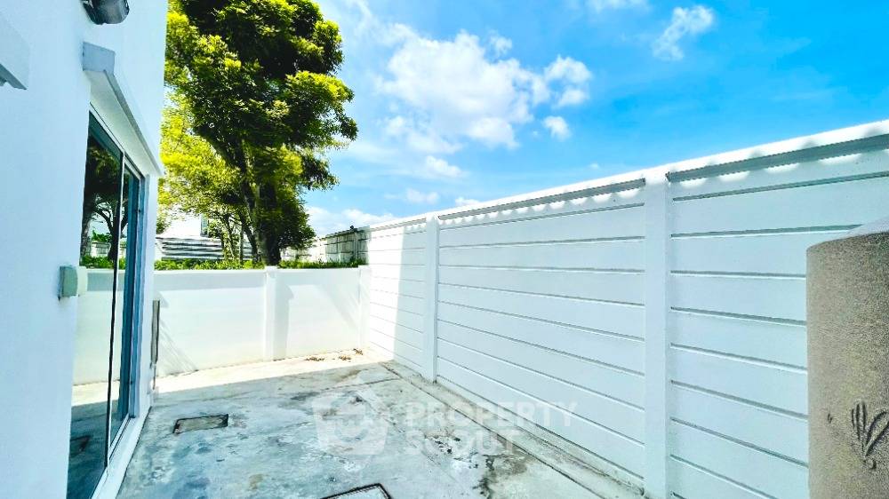 picture 3-BR Townhouse at Pleno Ramintra–Wongwaen in Sam Wa Tawan Tok (ID 1735569) - 5/20
