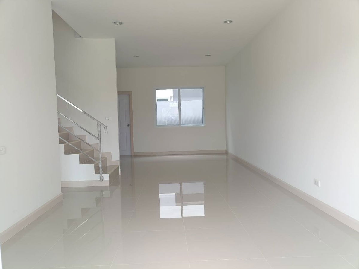 picture 2-story townhome for sale Sukniwet 12 Project Soi Pracha Uthit 33-Suksawat 64 - 5/16