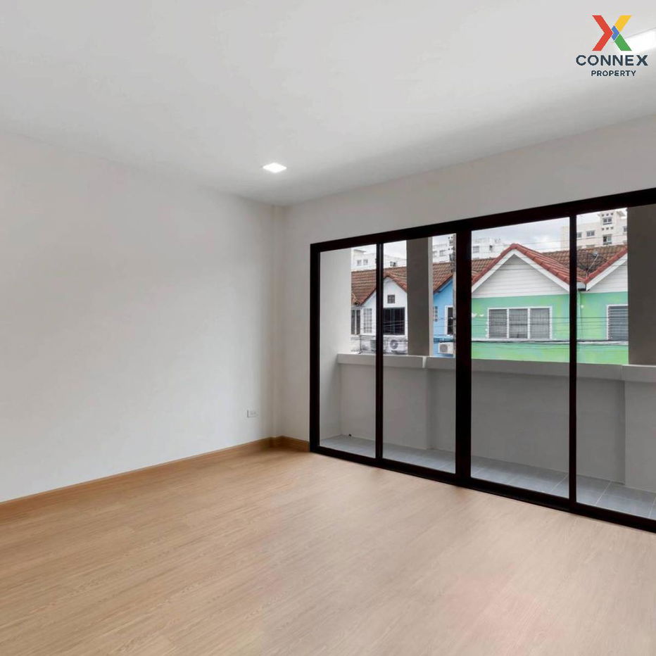 picture For Sale Townhouse/Townhome  , Baan Pranee 4 , newly renovated , MRT-Rajabhat Phranakhon , Talat Bang Khen , Lak Si , Bangkok , CX-127051 ✅ Live chat with us ADD LINE @connexproperty ✅  - 8/11