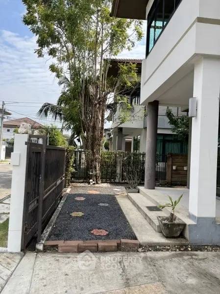 picture 3-BR House at Saransiri Phaholyotin - Saimai in Sai Mai (ID 2234511) - 16/24