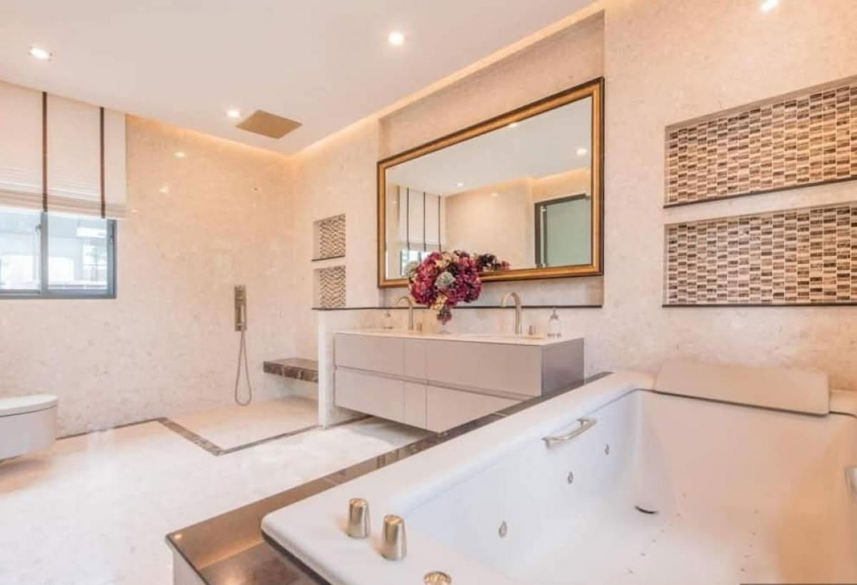 picture For Rent: Luxury Mansion at The Grand Pinklao (Palacio de San Telmo) - 12/22