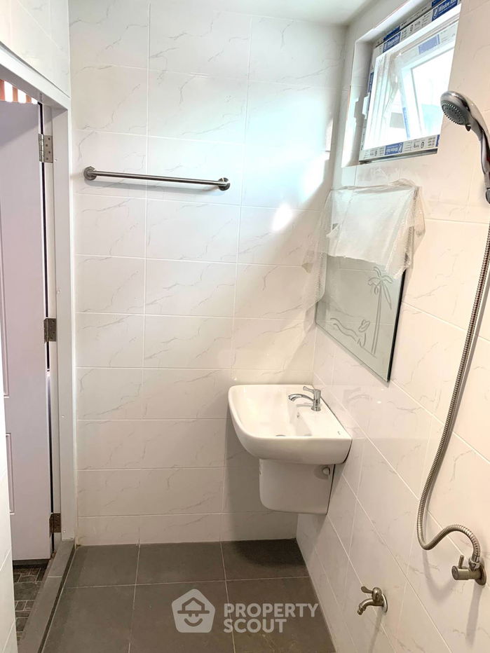 picture 2-BR Townhouse near MRT Bang Yi Khan (ID 2229687) - 36/44