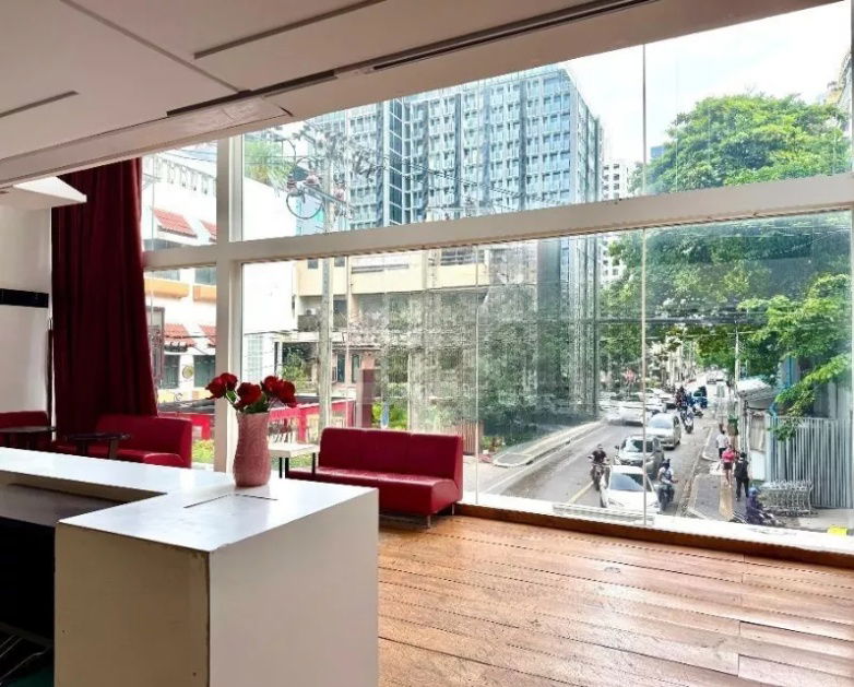 picture For Rent Bangkok Retail Space Bar Sukhumvit Watthana BTS Nana BRE25528 - 2/3