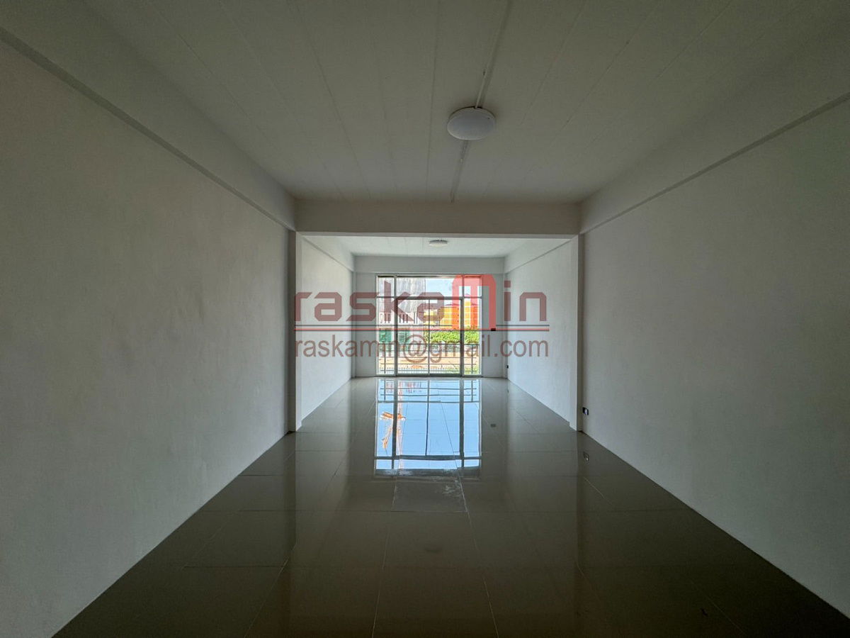 picture For Sale: 4-Storey Building on Thep Prasit Road, Pattaya - 12/14