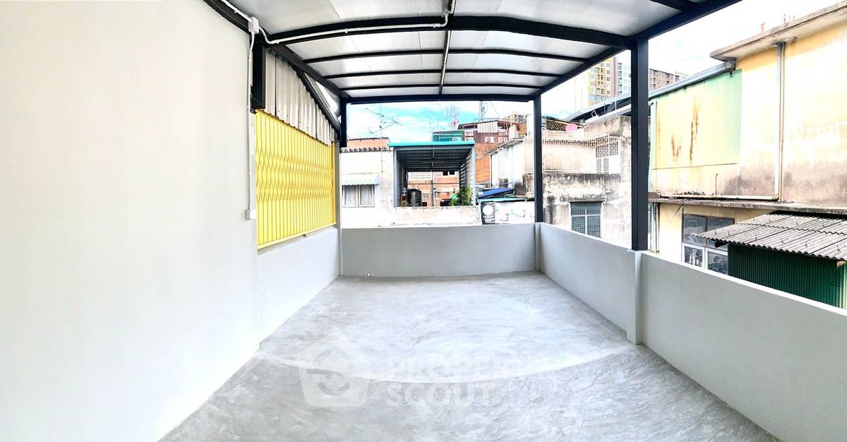 picture 2-BR Townhouse near MRT Bang Yi Khan (ID 2229687) - 40/44