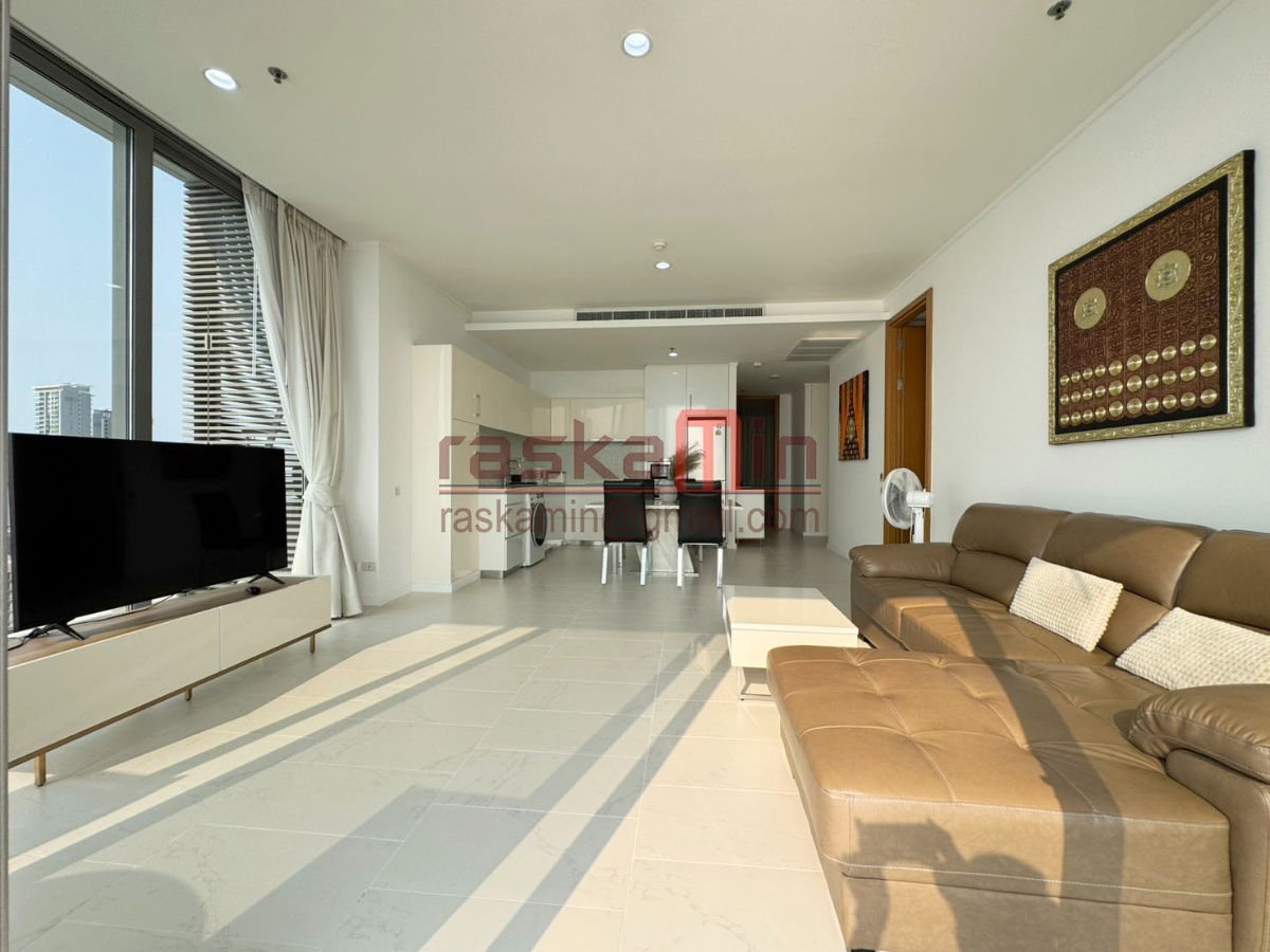 picture Luxury Beachfront Condo for Sale – Northpoint Wongamat - 2/38