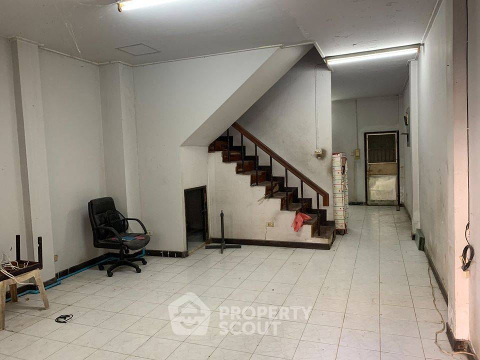 picture 4-BR Townhouse near MRT Fai Chai (ID 2229688) - 4/19
