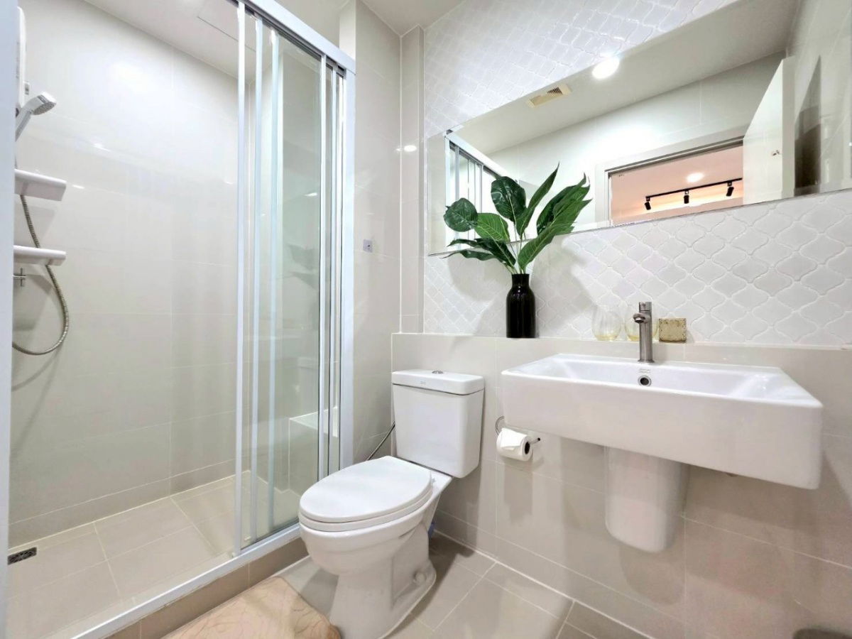 picture The Base Downtown For Sell WR-03597 - 12/15