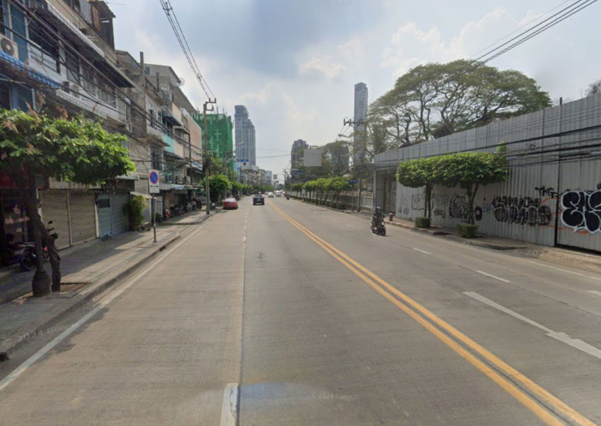 รูป ขายที่ดินพร้อมสิ่งปลูกสร้างถนนจันทน์ ใกล้โรงเรียนนานาชาติโชรส์เบอรี เพียง 500 เมตร - รูปที่ 3/4