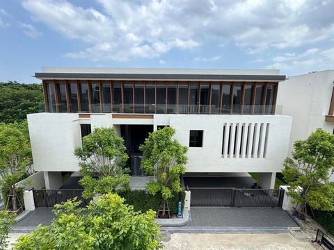 Urgent Sale! Brand-New Luxury Home at Park Heritage, Pattanakarn 20