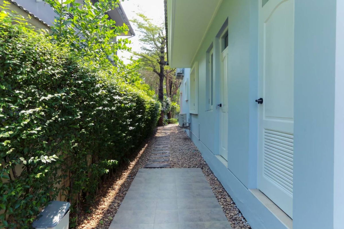 picture * Golden Nakara Onnut 65 for Sale *  4 bedrooms 5 bathrooms  - 50/50