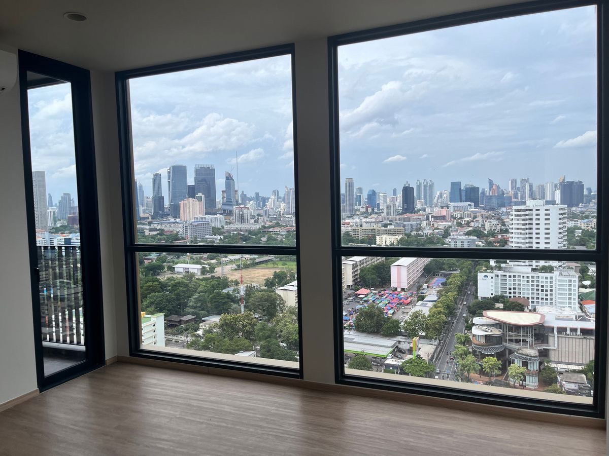 รูป ST180 ให้เช่า The Issara Sathorn – คอนโดหรู พร้อมอยู่ ใจกลางสาทร วิวเมืองและแม่น้ำ - รูปที่ 3/9