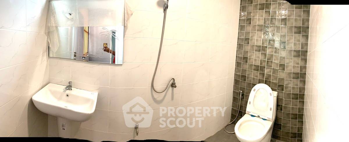 picture 2-BR Townhouse near MRT Bang Yi Khan (ID 2229687) - 38/44