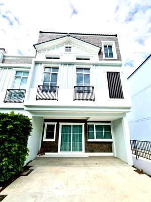 Townhouses for rent : 3-BR Townhouse at Indy 2 Bangna-Ramkhamhaeng 2 in Dokmai (ID 2225096)