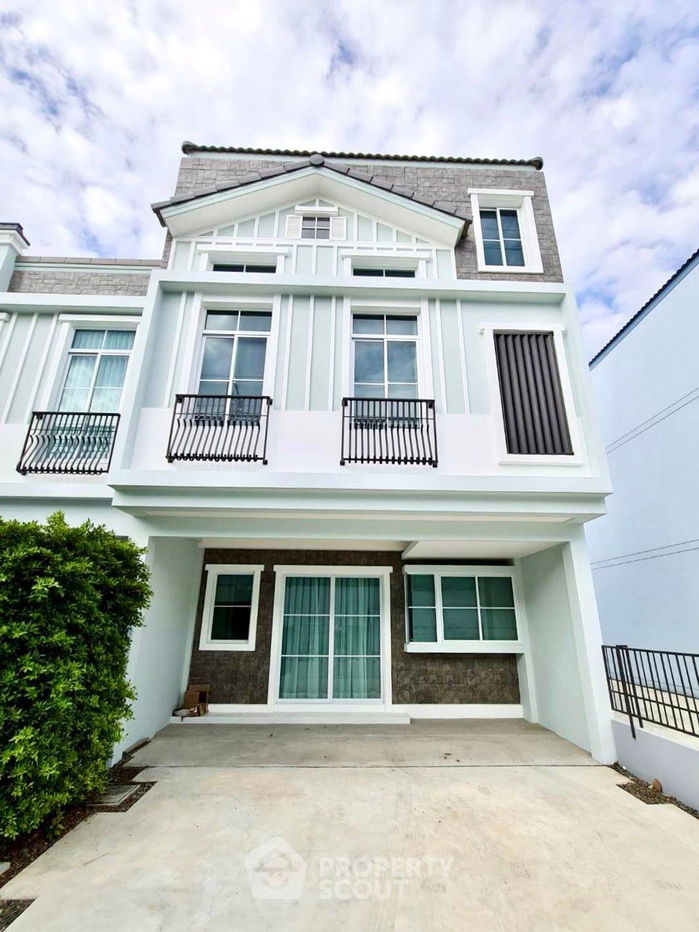 picture 3-BR Townhouse at Indy 2 Bangna-Ramkhamhaeng 2 in Dokmai (ID 2225096) - 1/8