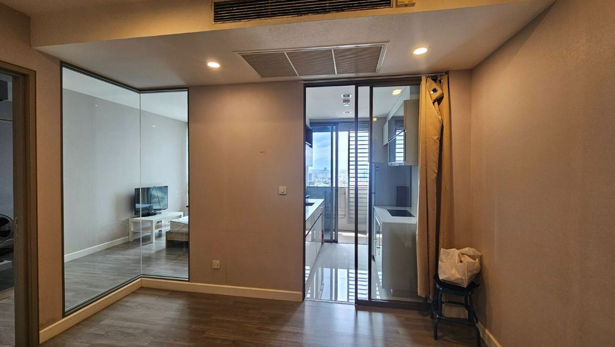 picture Available for rent! The Room Rama4 1 Bedroom with 45sqm. Fully furnished no damaged from earthquake. Ready to move in - 8/15