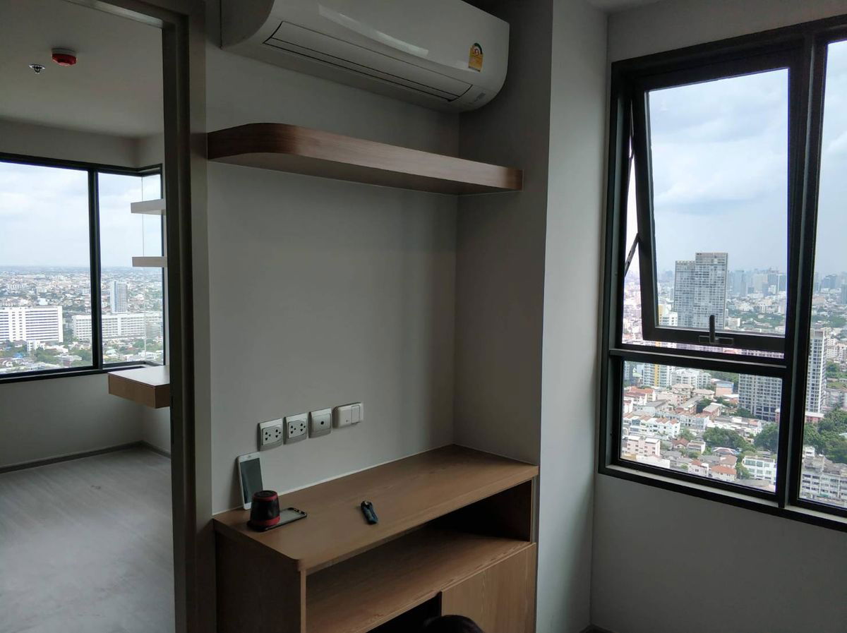 picture Code: KJ8043  for rent Life Ladprao // Line ID: @kjcondo (with @) // - 4/10